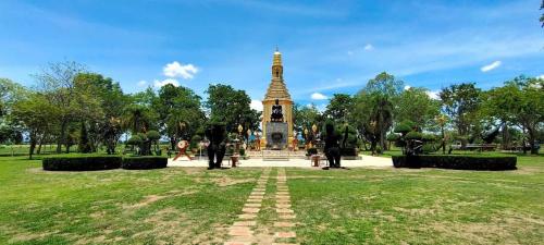 อนุสาวรีย์บ้านเกิดพระยาพิชัยดาบหัก